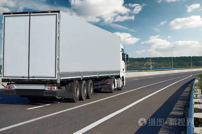 一辆卡车, 集装箱在道路, 货物运输和航运概念